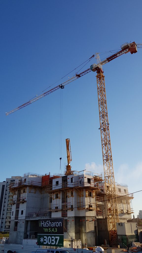 עגורנים בפרויקט מגדלי המגורים של גינדי ורם אדרת – הוד השרון - תמונה 29 | רמא