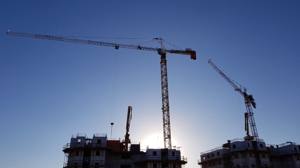 עגורנים בפרויקט מגדלי המגורים של גינדי ורם אדרת – הוד השרון - תמונה 26 | רמא