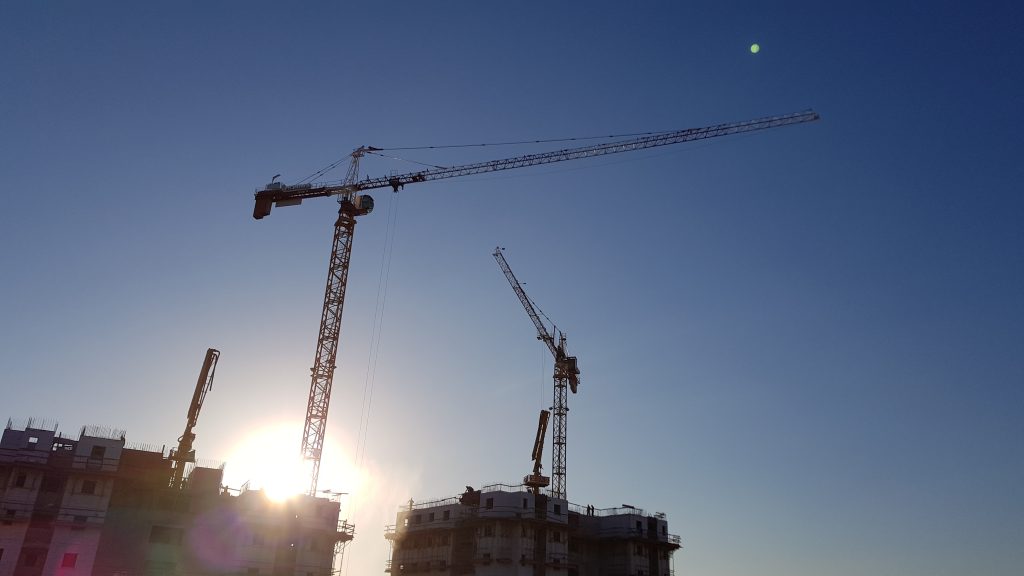 עגורנים בפרויקט מגדלי המגורים של גינדי ורם אדרת – הוד השרון - תמונה 25 | רמא