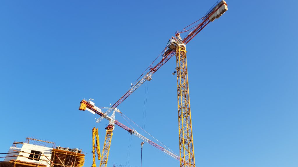 עגורנים בפרויקט מגדלי המגורים של גינדי ורם אדרת – הוד השרון - תמונה 16 | רמא