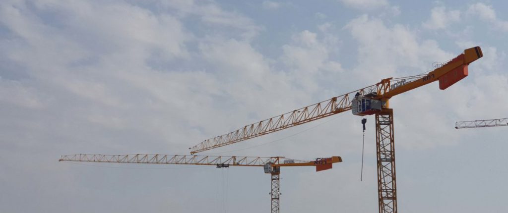עגורני "טופלס" בפרויקט המגורים של קבוצת אלמוג – שכונת הדרים, שוהם