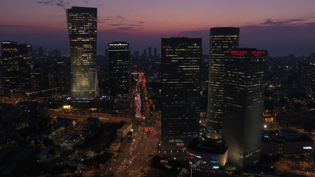 שני עגורני 12 טון לגובה 106 מטר בפרויקט חצבים ראשון לציון – אפרידר - תמונה 4 | רמא