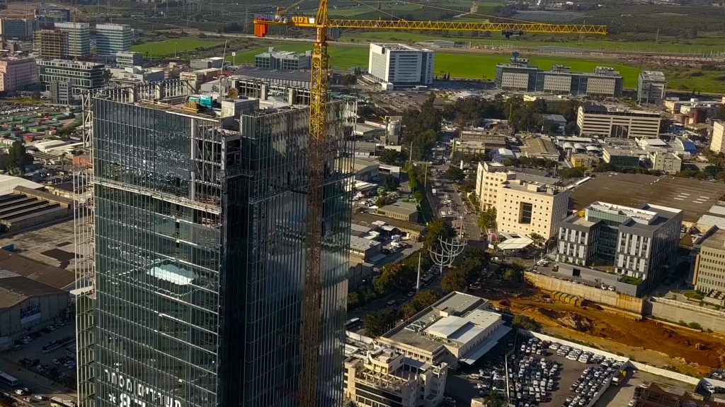 עגורן 10 טון לגובה 111 מטר בפרויקט המגדל גני אז"ר רמת גן – רמי שבירו - תמונה 2 | רמא