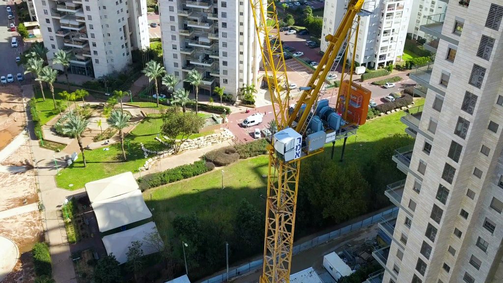 למעלה מ-14 עגורני צריח בפרויקט שכונת נוריות ראשון לציון – רמי שבירו - תמונה 2 | רמא