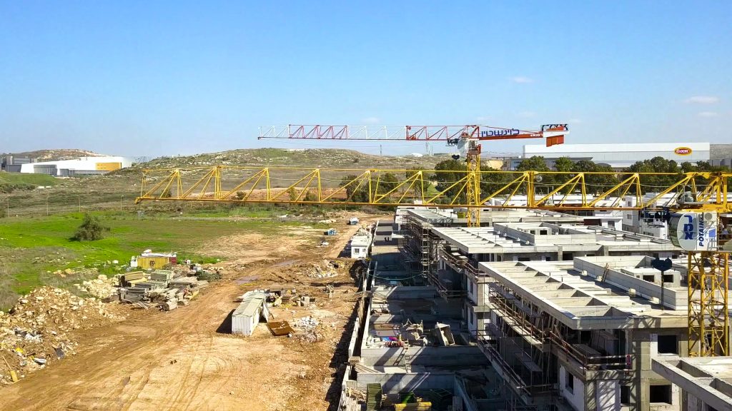 שמונה עגורני צריח במקביל בפרויקט המגורים עיר היין אשקלון – אפרידר | רמא