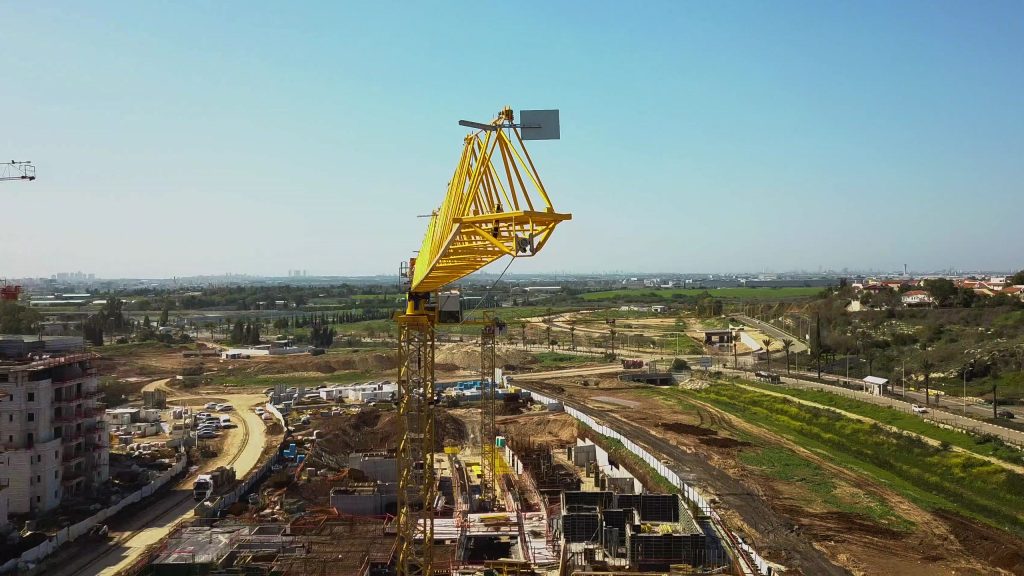 חמישה עגורני צריח, בהם MD208 לגובה 98 מטר, בפרויקט נאות אילנה בית שמש – דונה - תמונה 3 | רמא