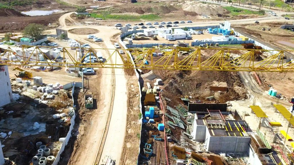 שמונה עגורני צריח במקביל בפרויקט המגורים עיר היין אשקלון – אפרידר - תמונה 3 | רמא
