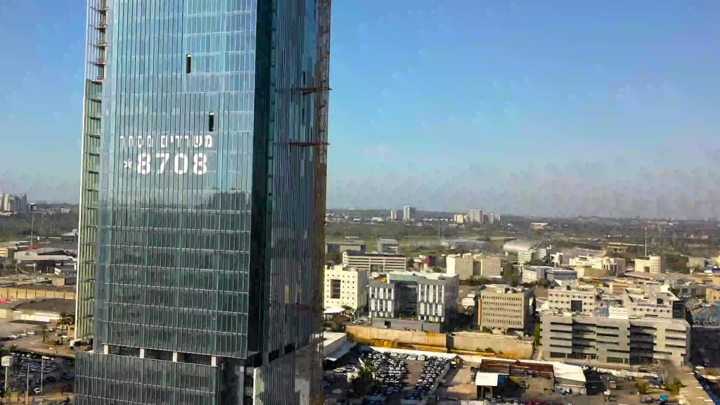 עגורן 12 טון בגובה 91 מטר בפרויקט מגדל השחם פתח תקווה – יעקבי יוניברסל - תמונה 3 | רמא
