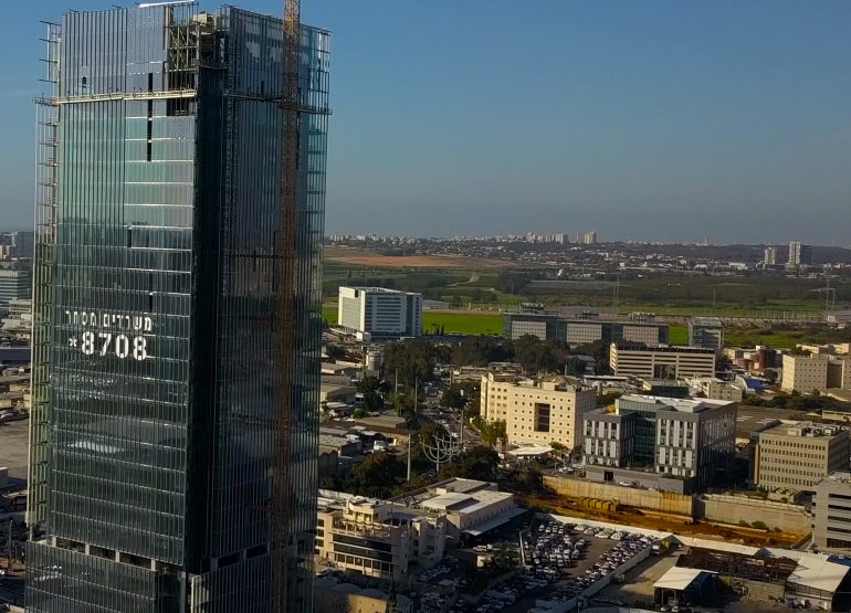 סימון עגורן לכלי טיס: נורות אזהרה, סימון יום ותיאום מול רת"א | רמא