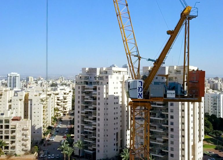 שדרוג עגורני צריח: בקרי תדר, חיישנים וניטור מרחוק | רמא
