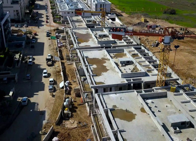 כמה עולה השכרת עגורן צריח? כל רכיבי העלות | רמא